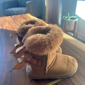 Two pairs girls winter boots size 10 (with bows), size 9 (without bows)